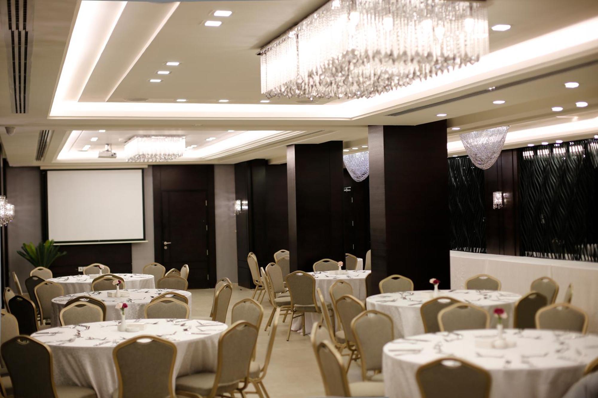 Retaj Hotel Amman Exteriör bild